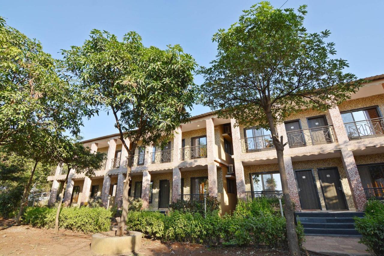 Oyo Midway Park Resort Atgaon Kültér fotó